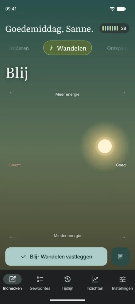 Moments voor Android op een telefoon: de hemel-check-in met Blij en Wandelen gekozen en een knop om op te slaan.