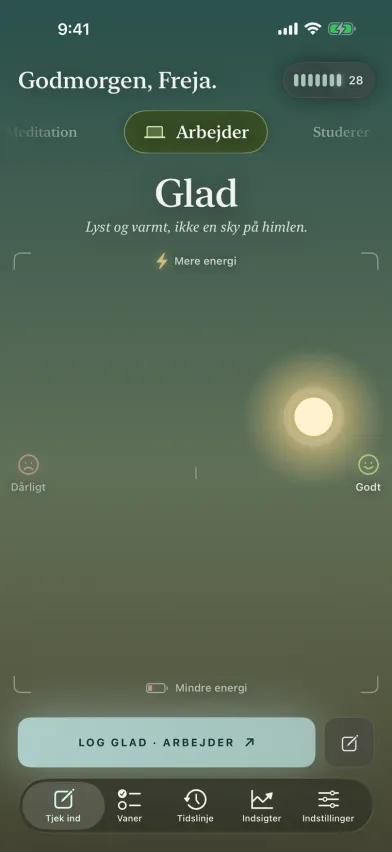 Humør-check-in i Moments på iPhone, en himmel hvor solen trukket op betyder mere energi og mod højre at have det bedre, med valg af aktivitet ovenover.